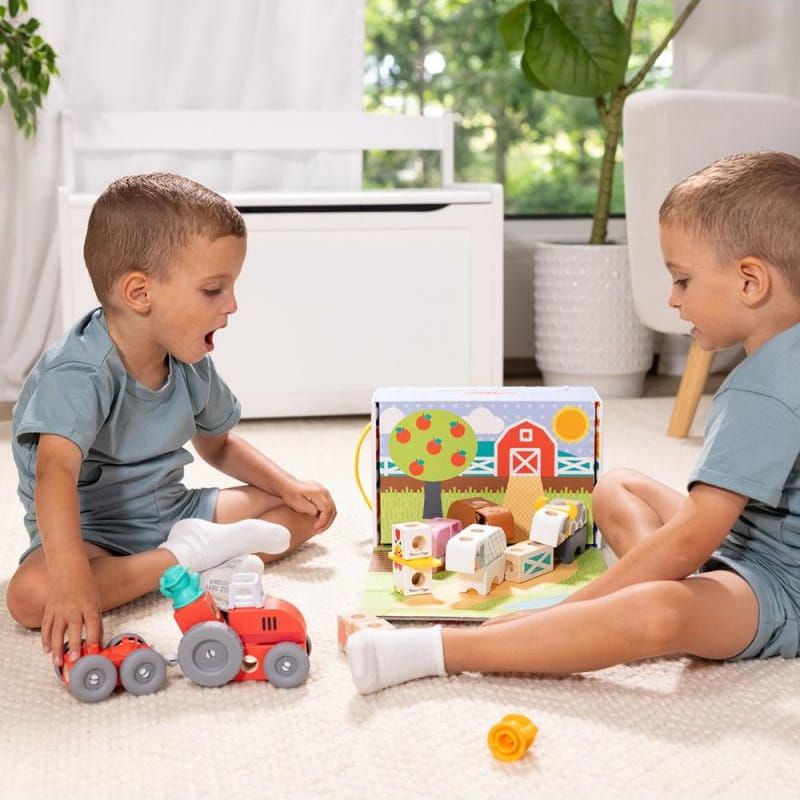 Детски дървен конструктор Melissa & Doug Blockables Ферма – Преносим комплект за сглобяване с конектори, фигурки и аксесоари (54+ части)