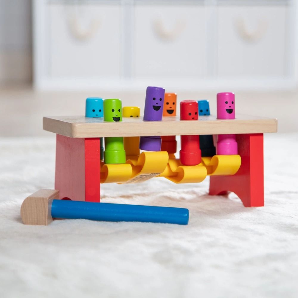 Детска дървена игра с чукче Zynora Peekaboo Bench – Класическа монтесори пейка с изскачащи колчета за фина моторика и координация (2+ години)