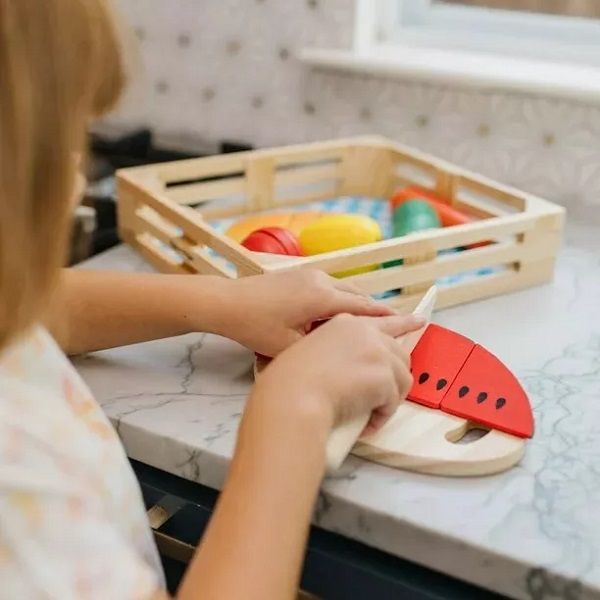 Дървен монтесори комплект за рязане Zynora Little Chef – Образователна дървена дъска с 6 хранителни продукта, нож и велкро лепенки (3+ години)