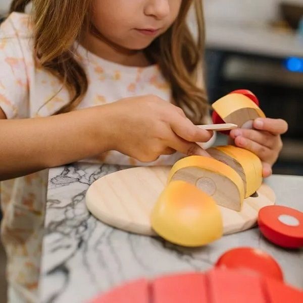 Дървен монтесори комплект за рязане Zynora Little Chef – Образователна дървена дъска с 6 хранителни продукта, нож и велкро лепенки (3+ години)