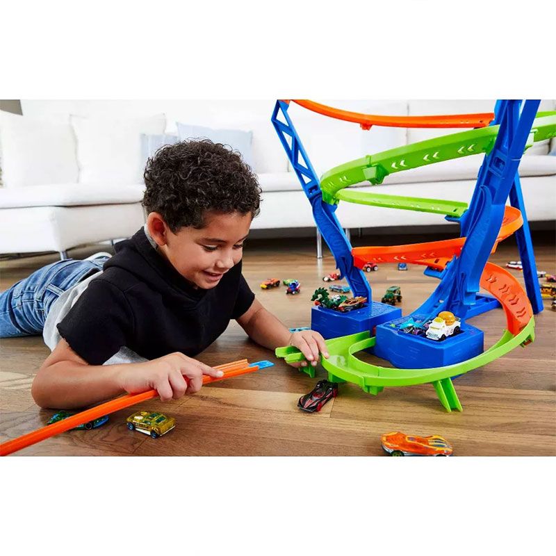 Моторизирана писта Hot Wheels Action: Spiral Speed Crash – Гигантска спирална писта с мощен бустер, 3 зони за сблъсък и височина 74 см (5+ години)