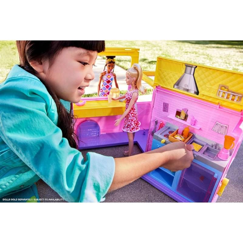Детски трансформиращ се камион за лимонада Barbie® (Mattel) – Розов мобилен бар 2 в 1 с над 25 тематични аксесоара и зона за хранене (3+ години)