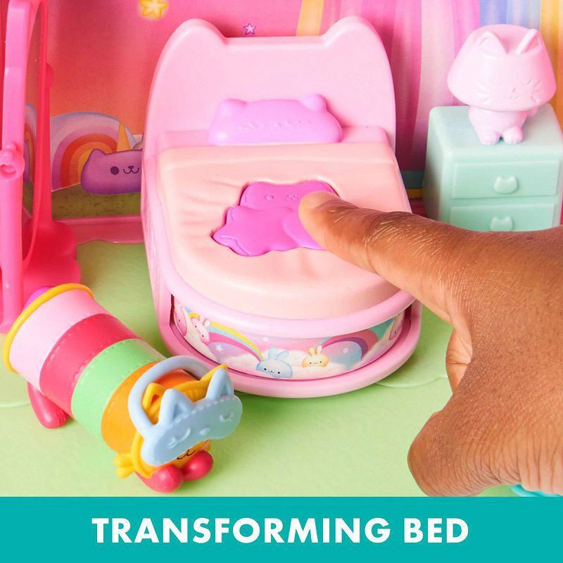 Луксозен детски игрален комплект Gabby's Dollhouse: Спалнята на Pillow Cat (Sweet Dreams Bedroom) с трансформиращо се легло и изненади (3+ години)