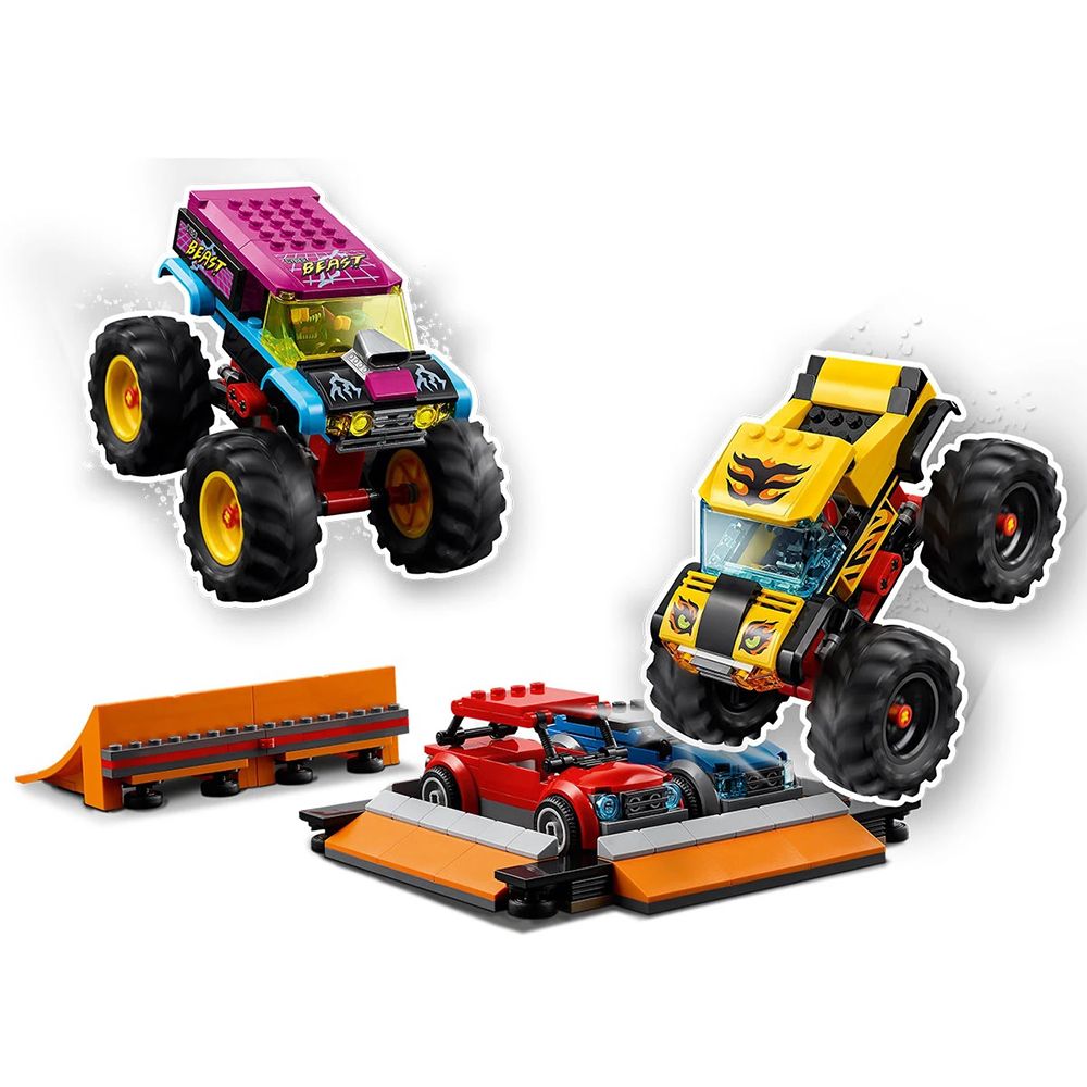 Детски образователен конструктор LEGO City Stunt Arena 60295 – Каскадьорска арена с маховичен мотоциклет и гигантски камиони (668 части)