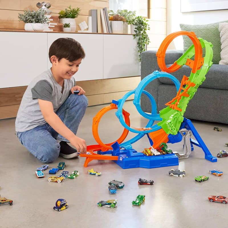Детска писта Hot Wheels Action: 4-Loop Crash-Out – Епичен комплект с 4 лупинга, зона за сблъсък и количка от поредицата Let's Race по Netflix (5+ години)