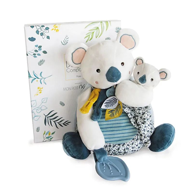 Луксозна бебешка сензорна коала в подаръчна кутия Yoca the Koala Doudou – Премиум играчка за гушкане с муселин и Гаранция при загуба (25 см)