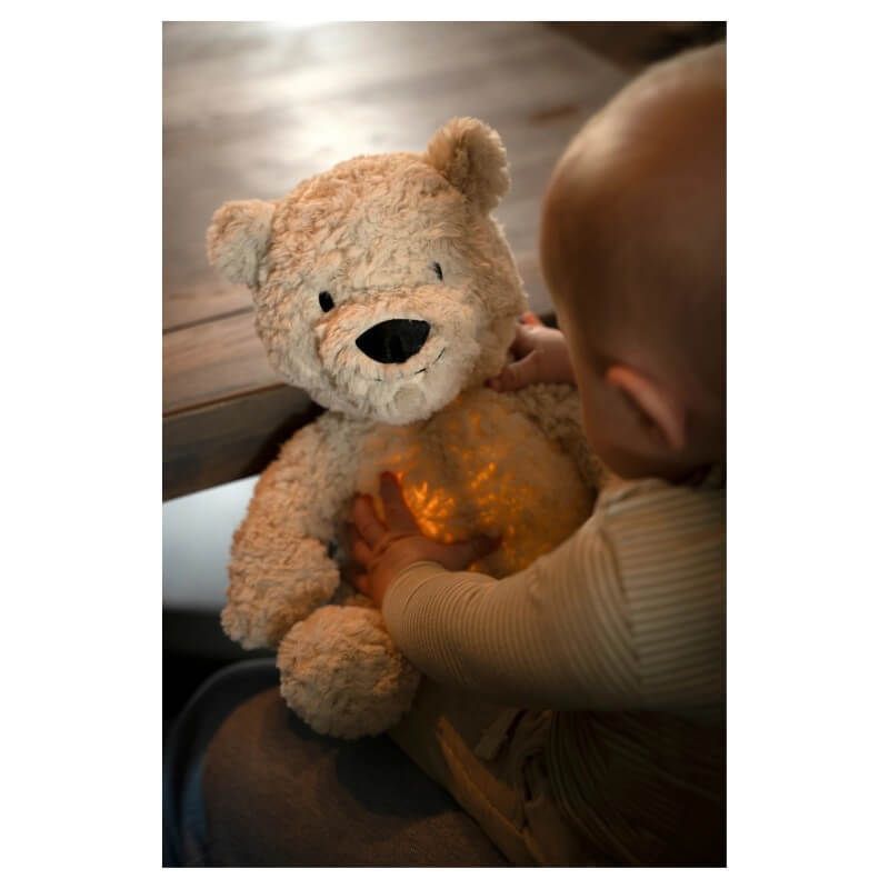 Музикална плюшена играчка с бял шум Baby's Only Мечето Bo – Интелигентен помощник за сън и нощна лампа, USB-C (Цвят: Warm Linen)
