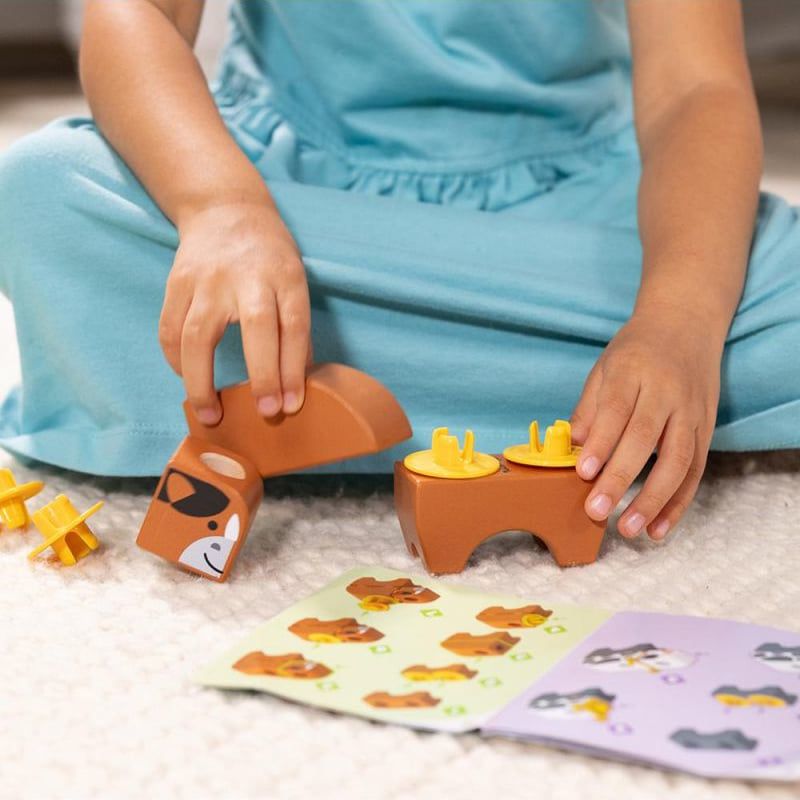 Детски дървен конструктор Melissa &amp; Doug Blockables Ферма – Преносим комплект за сглобяване с конектори, фигурки и аксесоари (54+ части)