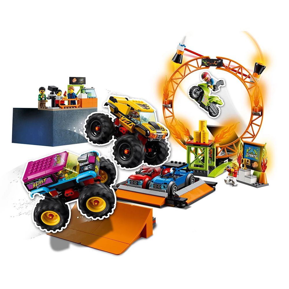 Детски образователен конструктор LEGO City Stunt Arena 60295 – Каскадьорска арена с маховичен мотоциклет и гигантски камиони (668 части)