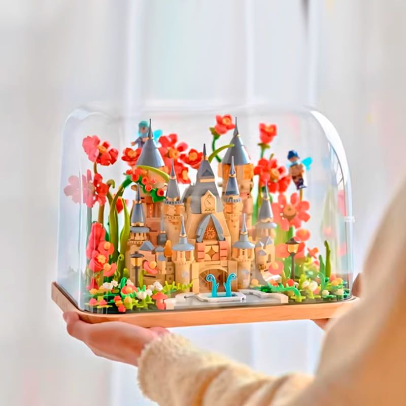Детски приказен конструктор Garden Castle / Градински замък – Магически мини свят с флорални елементи в предпазна кутия (130 части)