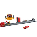 Детски комплект Disney Pixar Cars: Piston Cup Race – Състезателна писта (60 см) с изстрелвачка, пит-стоп и количка Светкавицата Маккуин (4+ години)