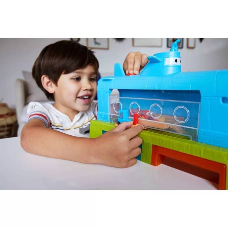Интерактивна автомивка-подводница Disney Pixar Cars: Color Change (Mattel) – Игрален комплект със сменяща цвета си количка Светкавицата Маккуин (4+ години)