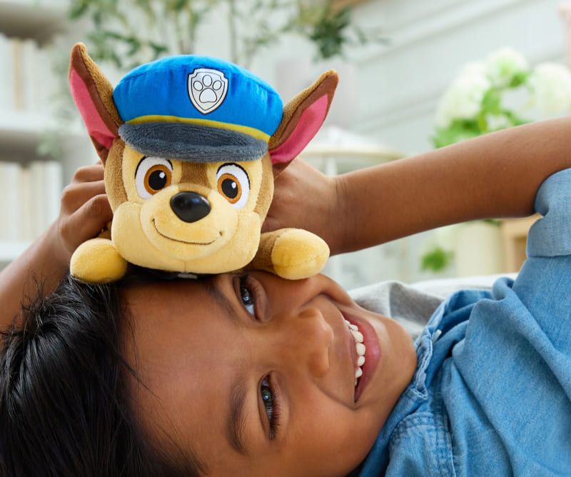 Детско плюшено полицейско кученце Чейс Пес Патрул PAW Patrol – Мека играчка Чейс за игра, гушкане и колекция (30 см)