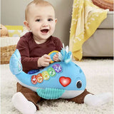 Бебешка мека интерактивна играчка VTech Snuggly Ocean Whale – Плюшен кит с пиано клавиши, 9 песни, 15 мелодии и фрази на английски език (3–24 месеца)